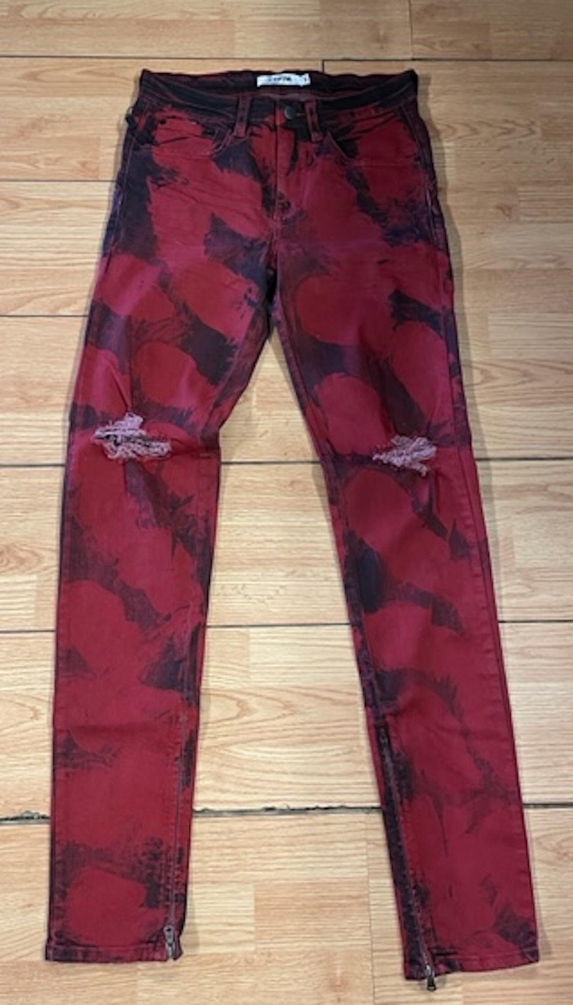 BLACK/RED DISTRESSED DENIM